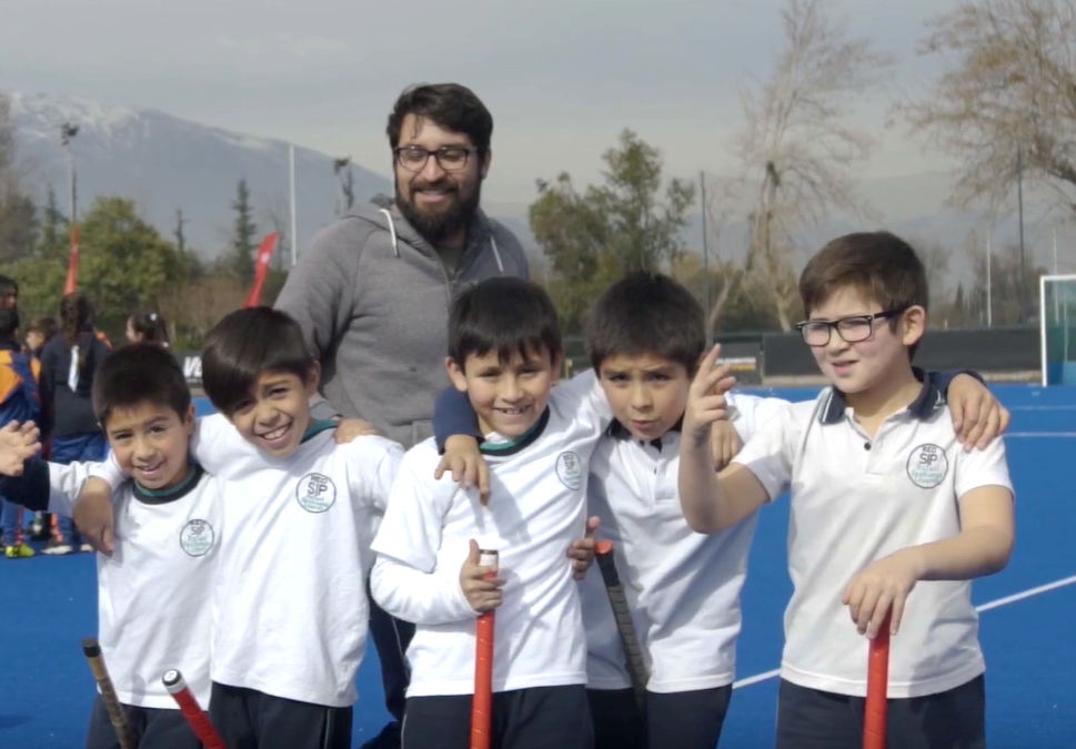 Más de 200 alumnos participan del Festival de hockey en el Country Club