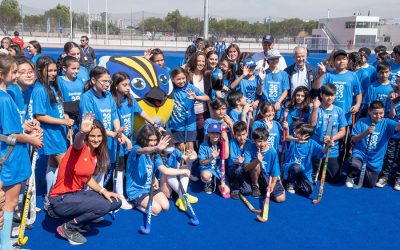 Estudiantes SIP en la inauguración de canchas de hockey en el Estadio Nacional