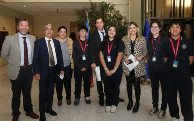 Torneo Delibera: Estudiantes del Colegio Rafael Sanhueza Lizardi presentan sus ideas en el Congreso 